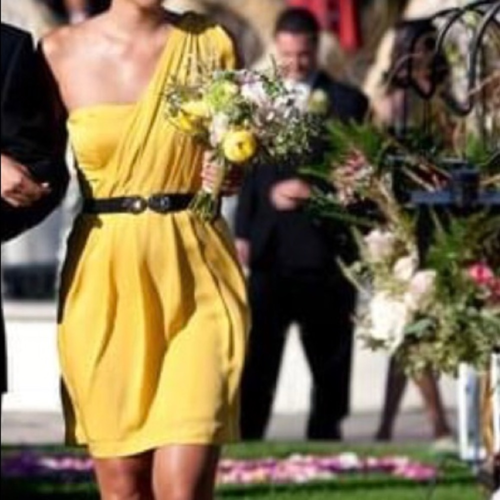 GREAT CONDITION!! BCBG Max Azria Canary Yellow dress Size 2
